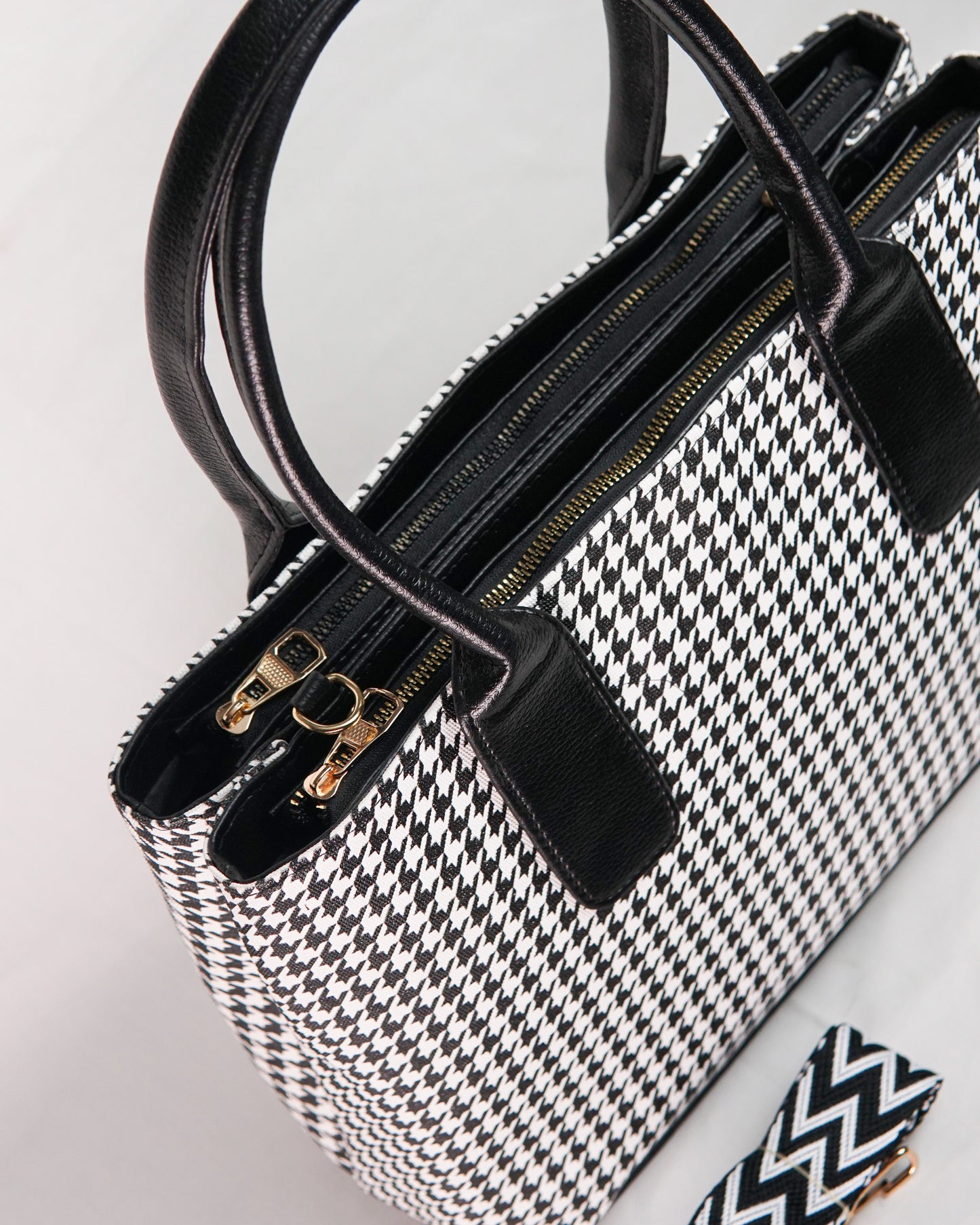 Textured Classic Tote Bag – Black & White