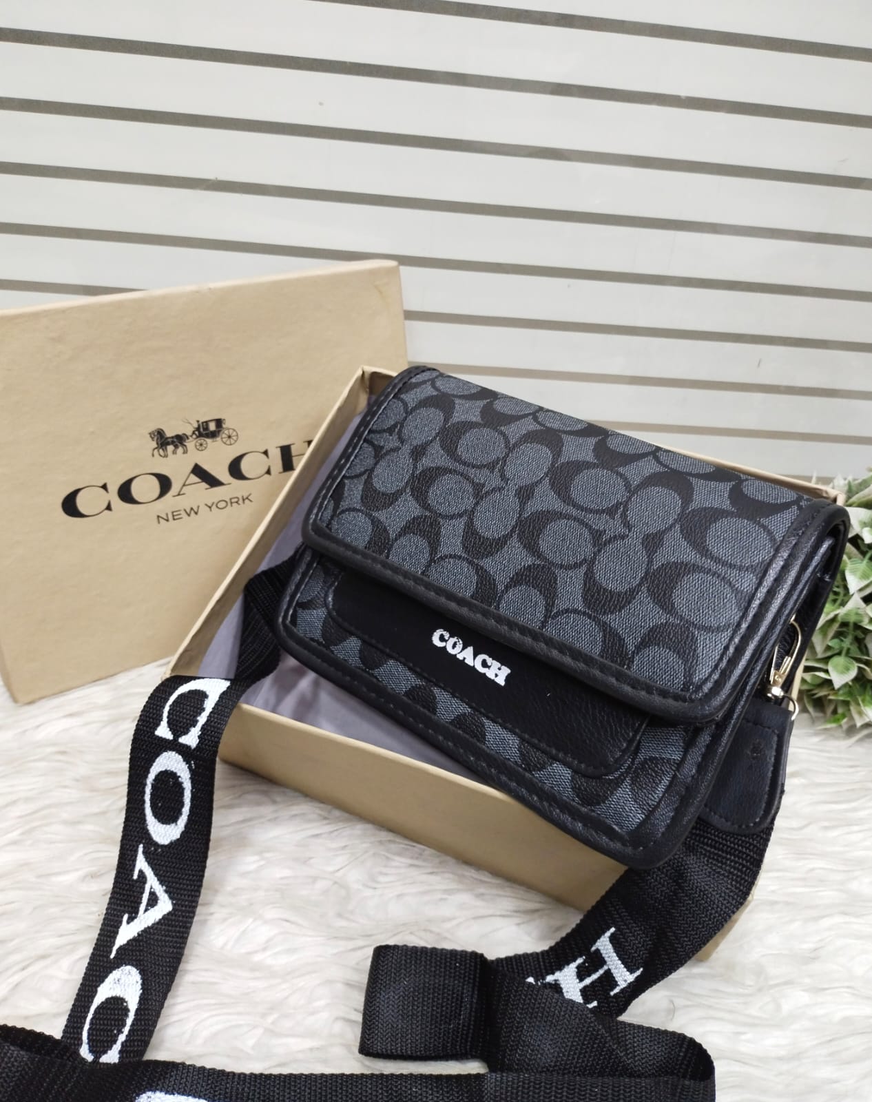 New C Blet Crossbody Handbag (Black)
