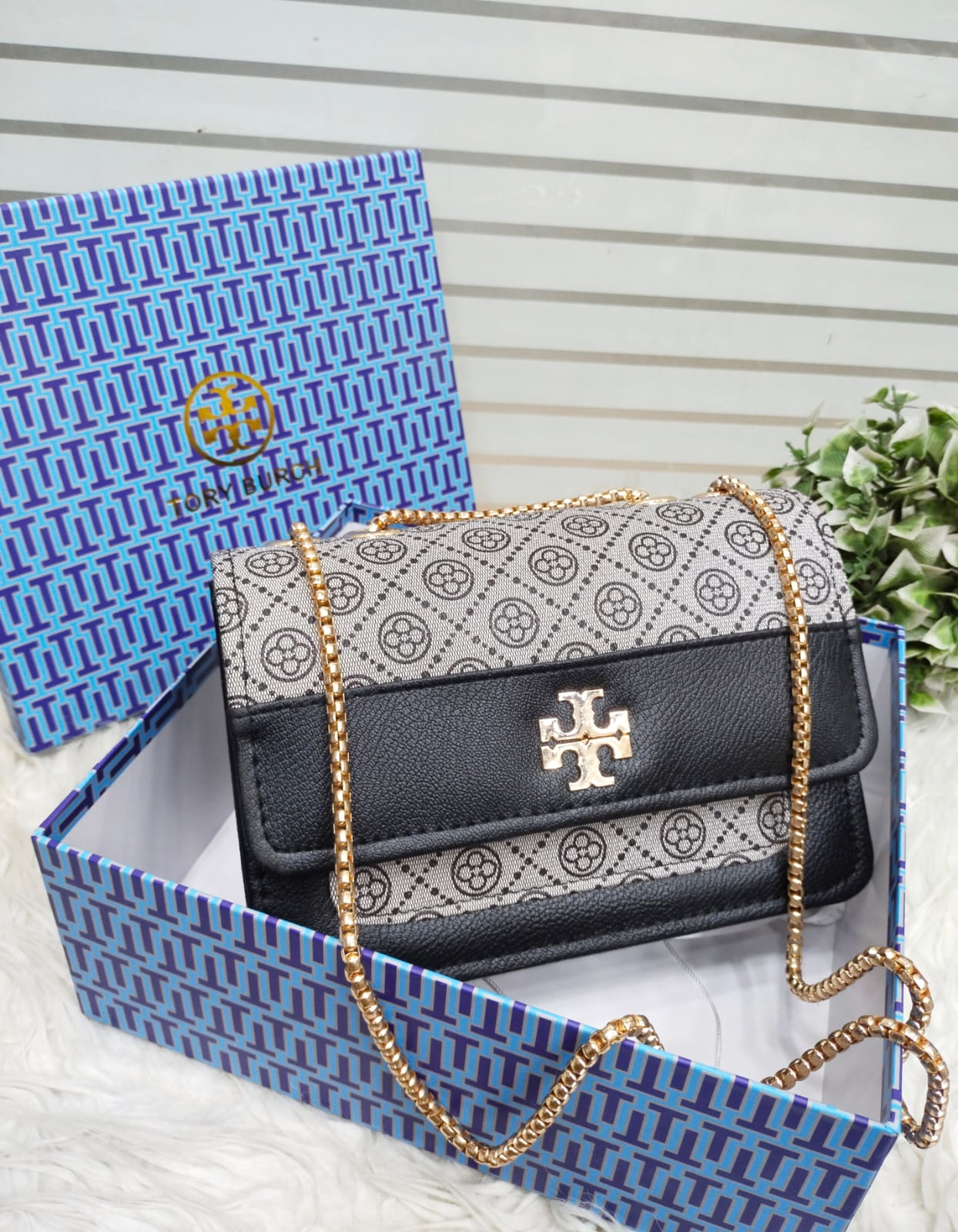 TORY BURCY (Black) Crossbody Handbags