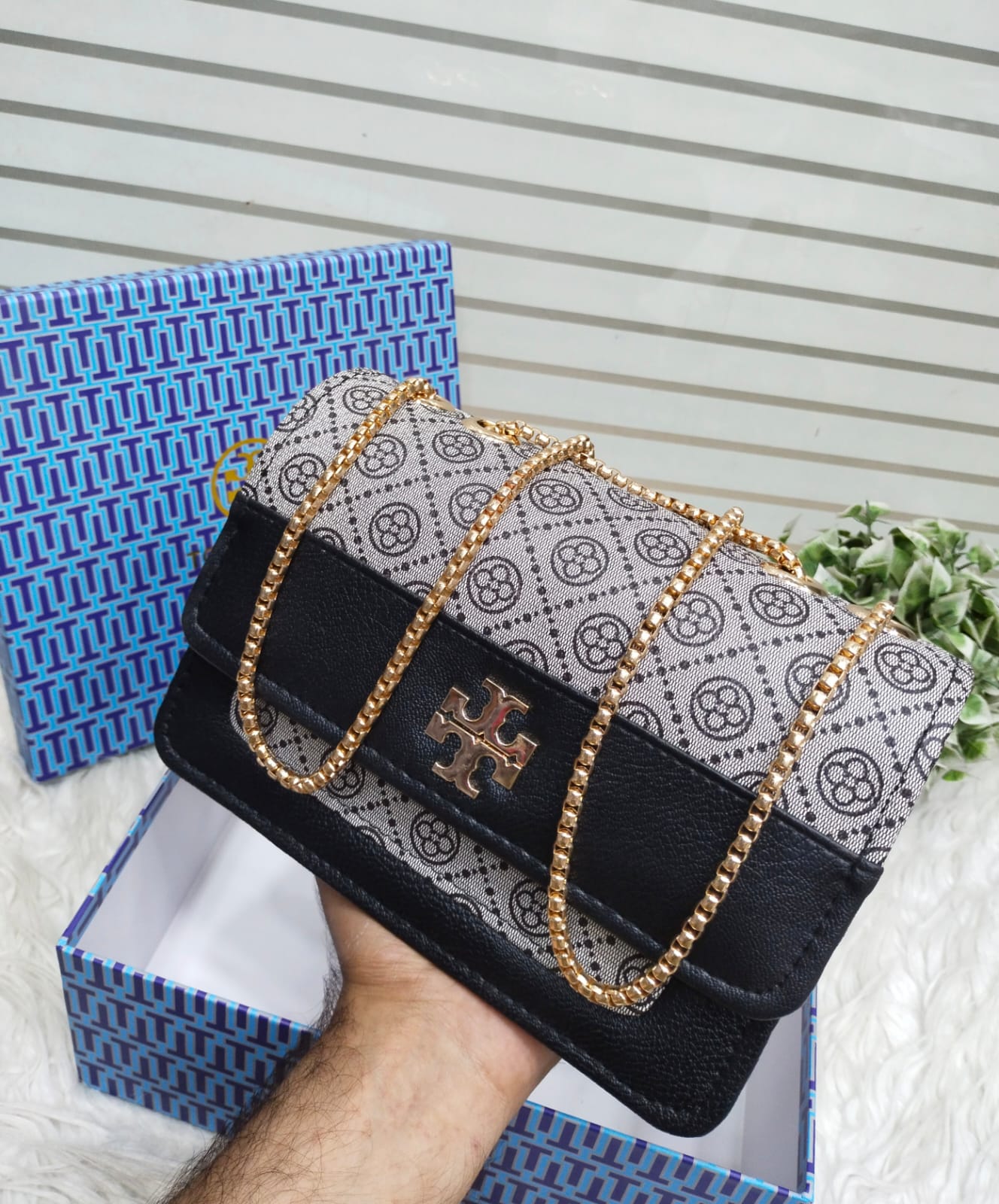 TORY BURCY (Black) Crossbody Handbags
