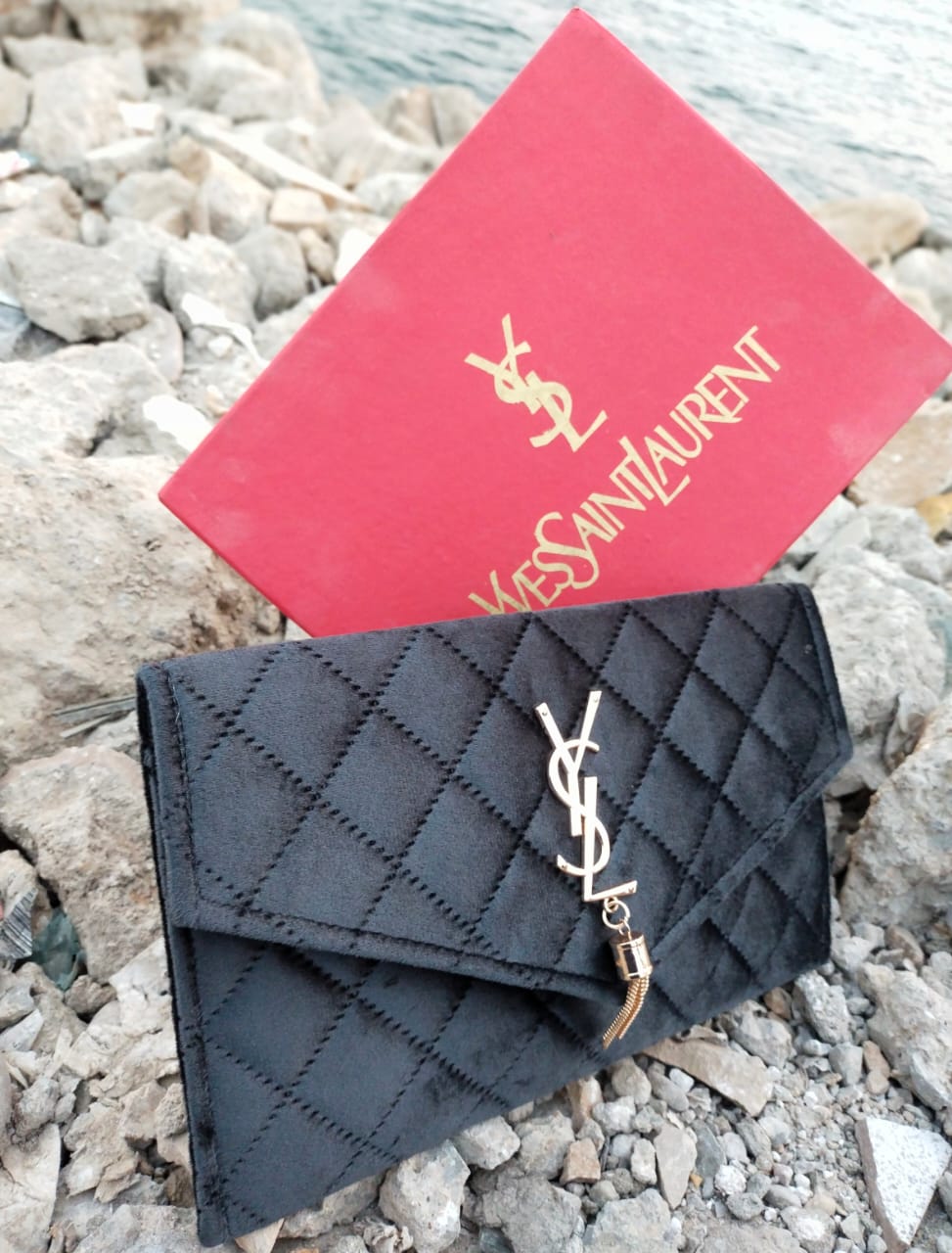 Lv Clutch Winter