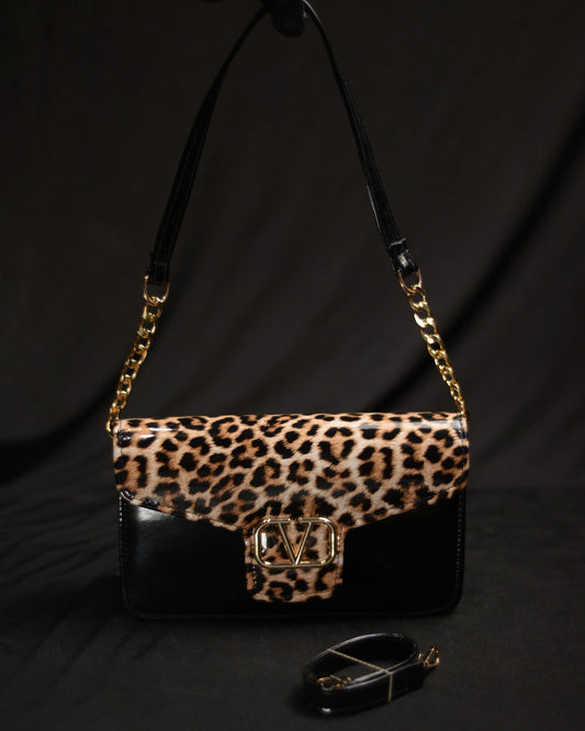 V-Logo Structured Shoulder Bag – Black Noir Leo