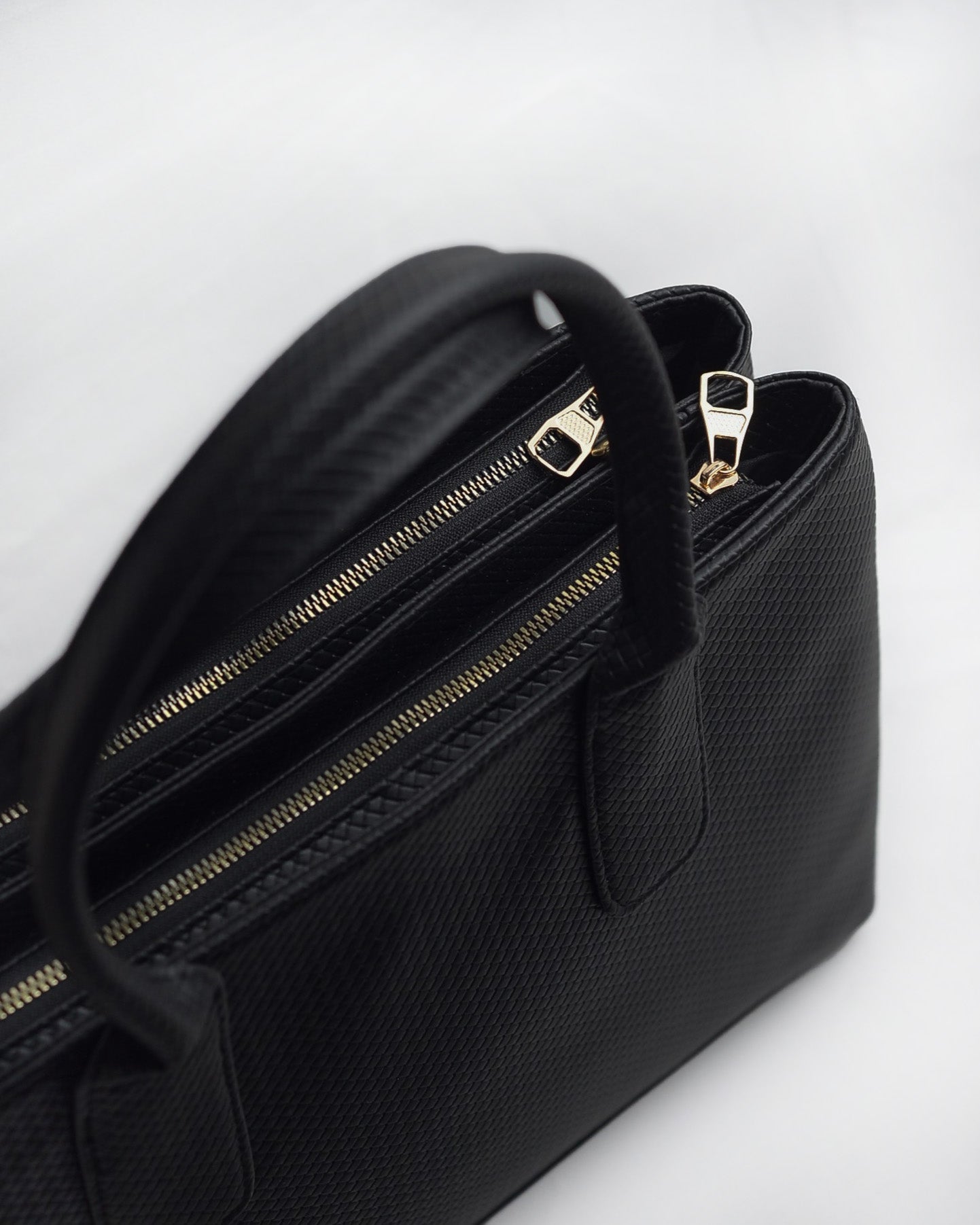 Textured Classic Tote Bag – Black