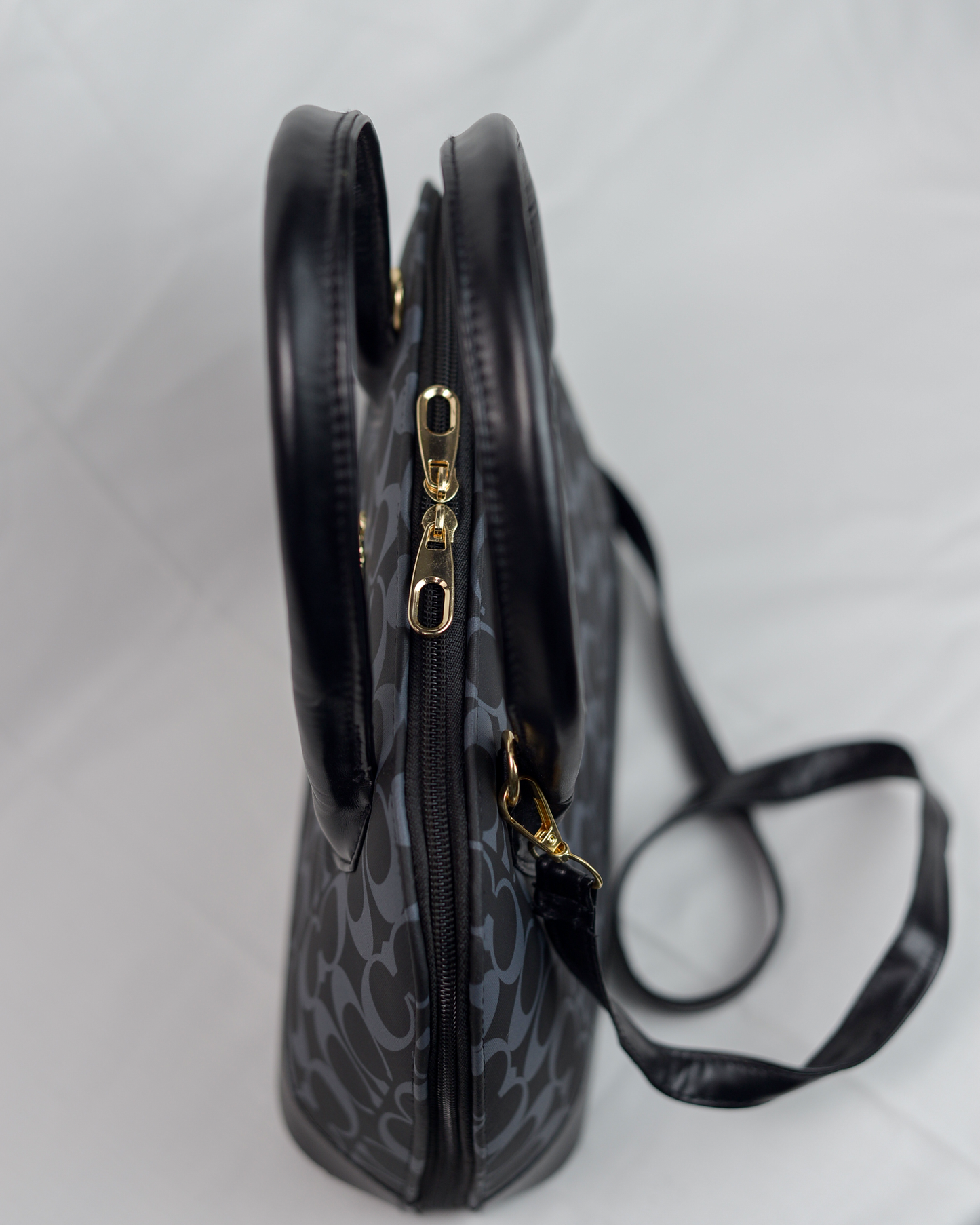 C Mid-Size Tote Bag (Black)